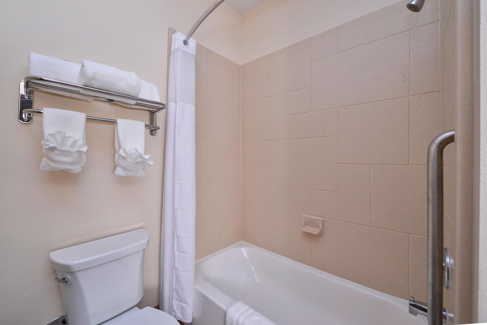 Americas Best Value Inn & Suites Cuero Екстериор снимка