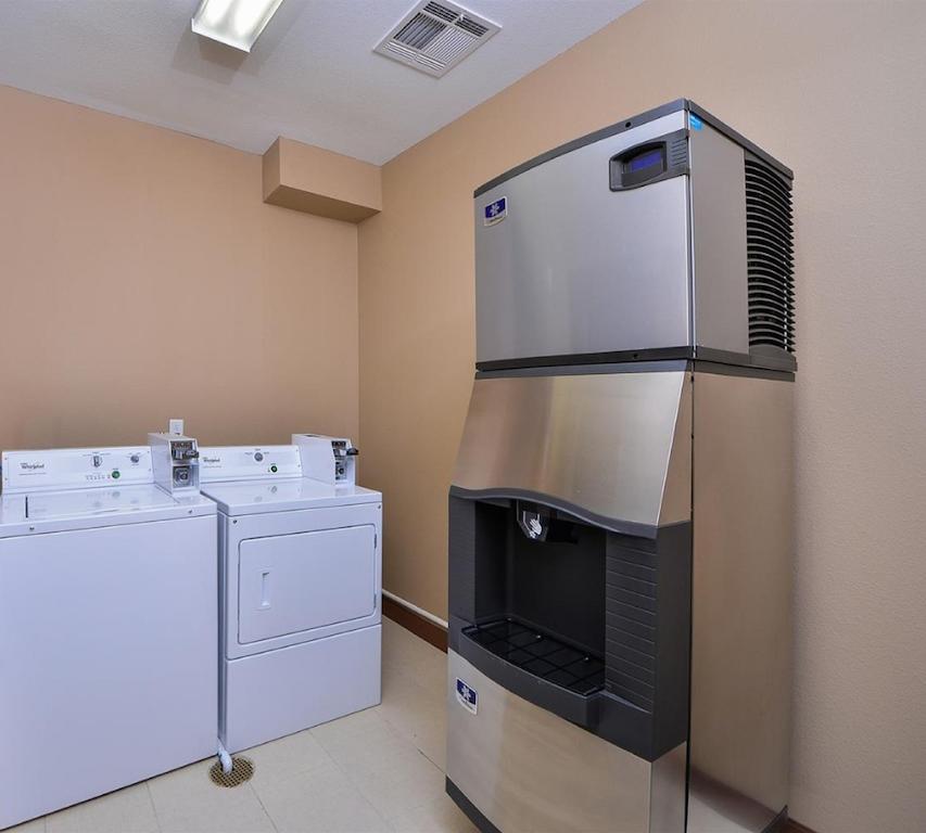 Americas Best Value Inn & Suites Cuero Екстериор снимка
