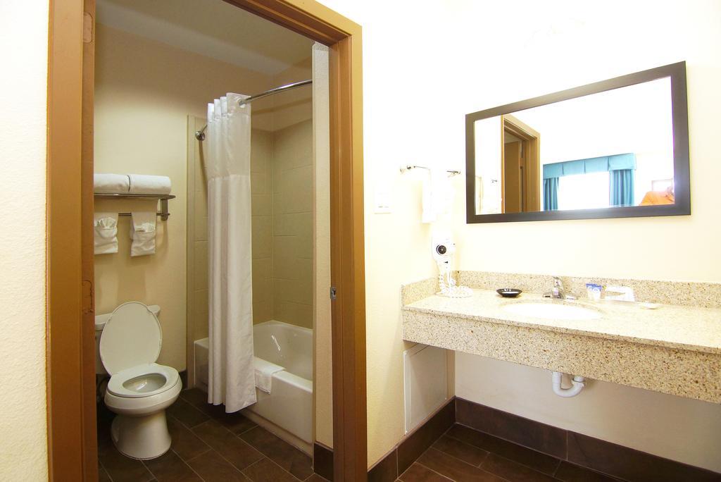 Americas Best Value Inn & Suites Cuero Екстериор снимка