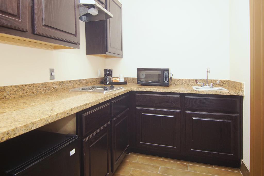 Americas Best Value Inn & Suites Cuero Екстериор снимка
