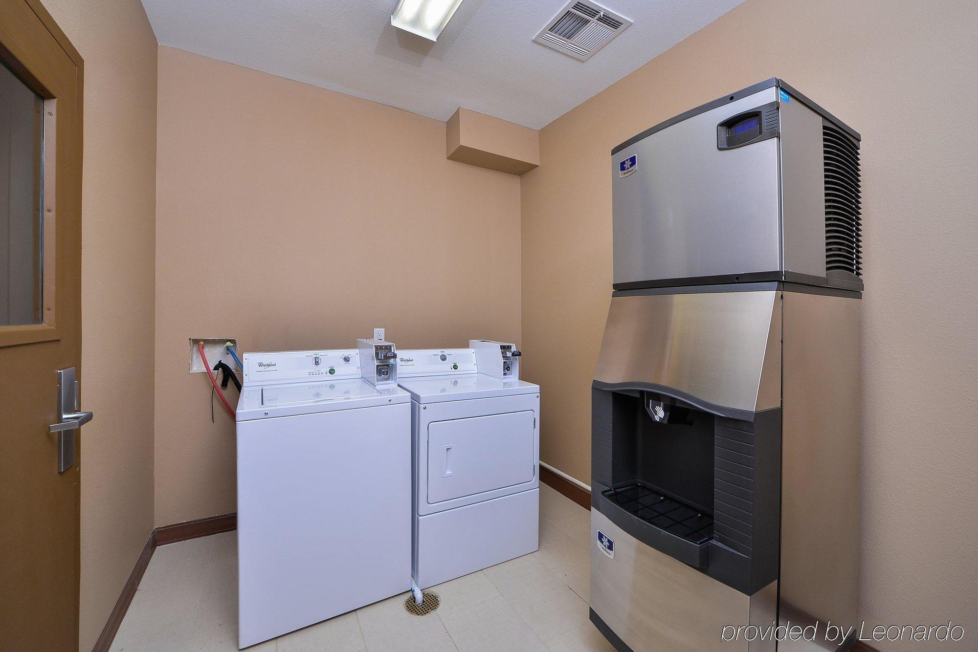 Americas Best Value Inn & Suites Cuero Екстериор снимка