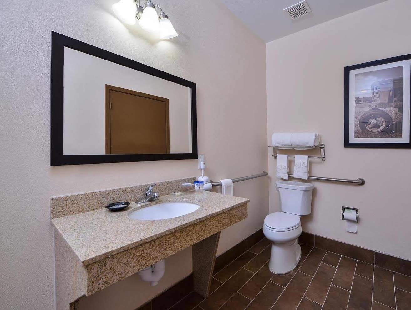 Americas Best Value Inn & Suites Cuero Екстериор снимка