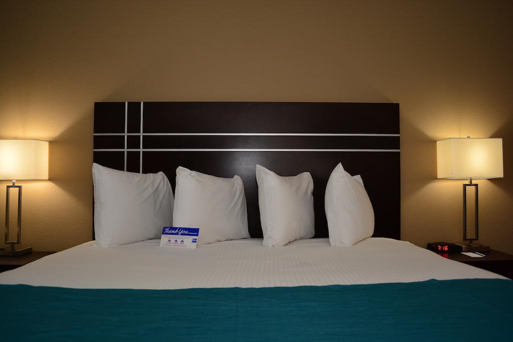 Americas Best Value Inn & Suites Cuero Стая снимка